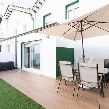 Chalet En La Cuidad- Con Jardin Y Barbacoa Χιχόν Εξωτερικό φωτογραφία