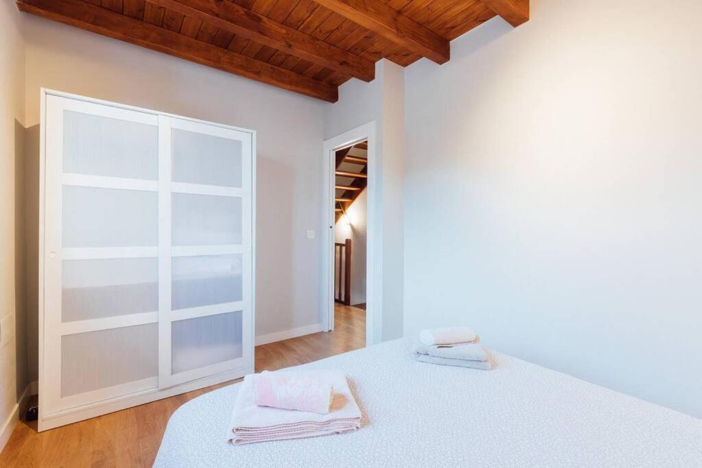 Chalet En La Cuidad- Con Jardin Y Barbacoa Χιχόν Εξωτερικό φωτογραφία