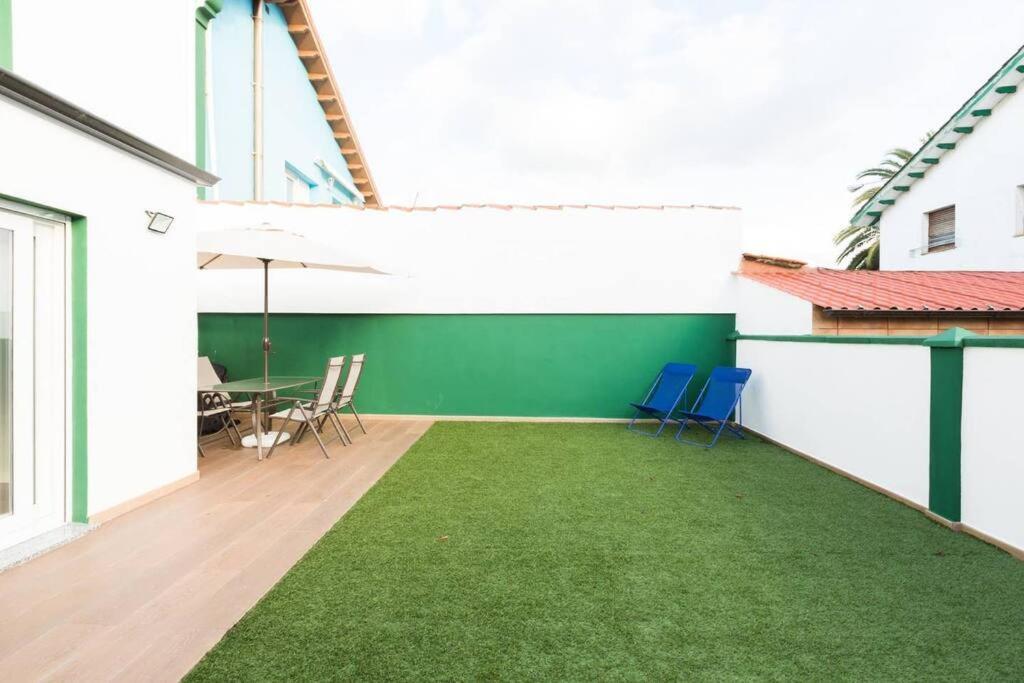 Chalet En La Cuidad- Con Jardin Y Barbacoa Χιχόν Εξωτερικό φωτογραφία