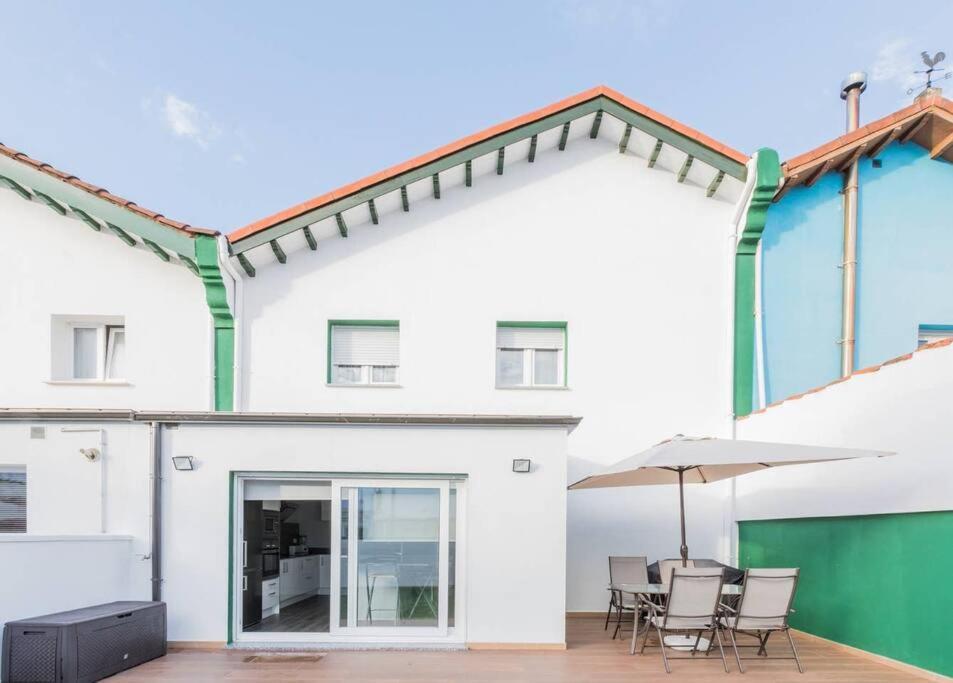 Chalet En La Cuidad- Con Jardin Y Barbacoa Χιχόν Εξωτερικό φωτογραφία