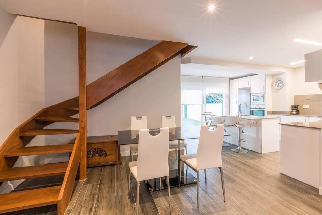 Chalet En La Cuidad- Con Jardin Y Barbacoa Χιχόν Εξωτερικό φωτογραφία